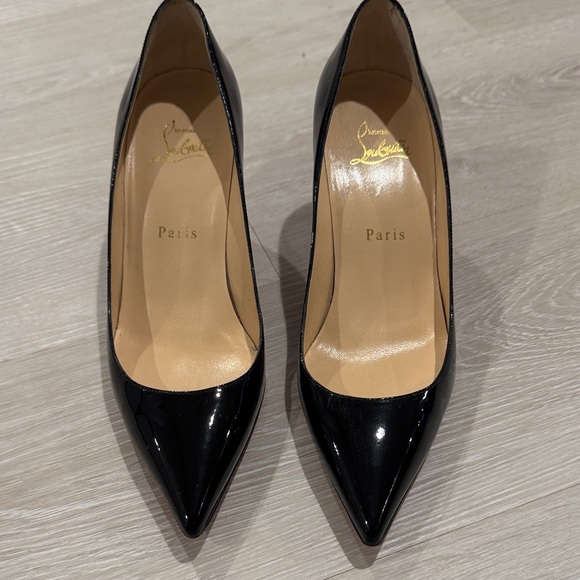 Christian Louboutin patent pointed toe Black Heels - Picture 2 of 8